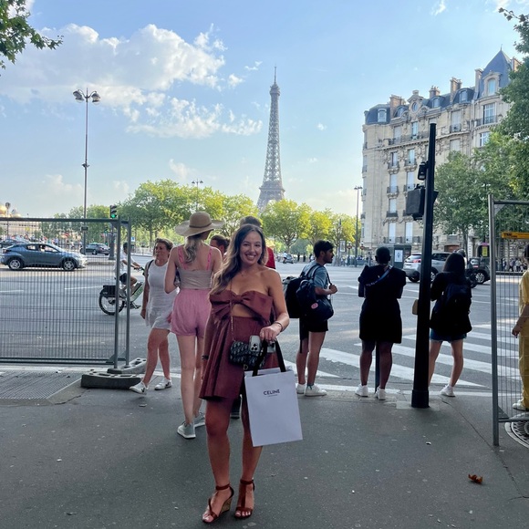 Meet your Posher, Beth - Picture 1 of 2